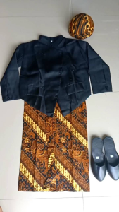 HAFIZAH Setelan Beskap Anak Jawa Solo BESKAP ROK wiru & BLANGKON Motif Random FREE SLOP TK SD Koko Muslim Nyaman untuk Karnaval atau Adat