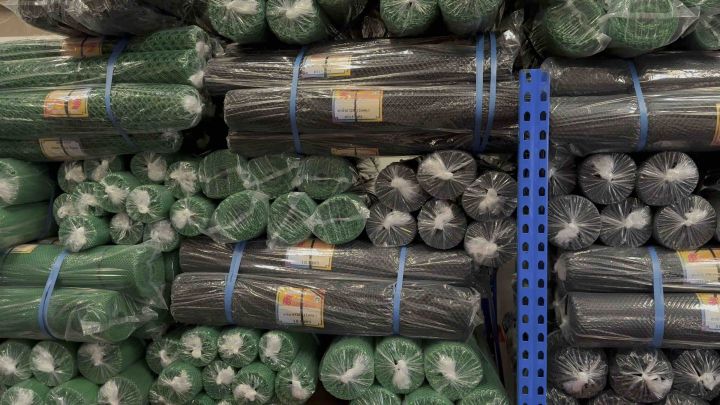 ตาข่ายพลาสติก PVC ดำ-เขียว หนา ทนทาน ผลิตในไทย ยาว 5 เมตร