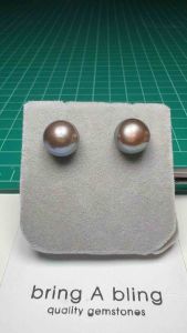 ต่างหูมุกดำ (Freshwater Pearl earrings) 9.0 มม มีรอยน้อยมาก สีดำประกาย ชมพู เทา เขียว และน้ำเงิน เงางามสวย