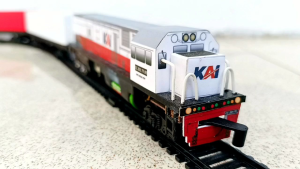 Kereta Api Indonesia Lokomotif CC201 Rangkaian Gerbong Kontainer
