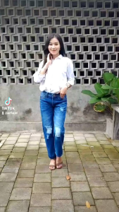 CELANA RIPPED JEANS WANITA/CELANA BOYFRIEND SOBEK LAPIS/CELANA JEANS KEKINIAN