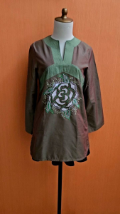 atasan tunik wanita hijau SOFIE cewek M lengan panjang vneck MEWAH depan bordir bunga blouse