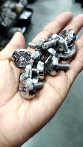 น๊อตชุดสี (หัวโตจี้ลายแบน) ราคาต่อ 1ตัว