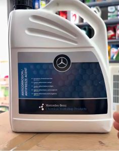 Nước làm mát động cơ xe mercedes benz. Nước màu hồng. Can 5 lít