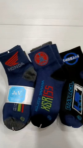 ถุงเท้าผู้ชาย ลายสีเข้ม ผ้านุ่ม ใส่สบาย ยกแพ็คมี12คู่คละลาย สินค้าพร้อมส่งจ้าาา