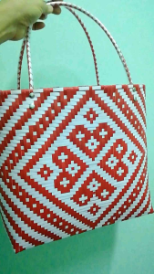 โดยใช้เซิร์ฟเวอร์สารสกัดที่มีจุดประสงค์ด้วย สานจากเส้นพลาสติกตราลูกโจ้ ทนทาน ทำความสะอาดง่าย รวมถึงใบใหญ่ที่วัดจากปากกระเป๋า ขนาด 39x12