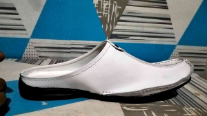 Termurah Sandal Sendal Sepatu Tutong Bustong Slop Slipon Slip On Selop Pria Cowok Kulit Sapi Terbaru COD Bisa Bayar Ditempat Hitam Putih Cokelat Coklat Tan