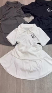 Sét bộ thể thao tenic áo cổ bẻ +chân váy xếp ly tenic duoi 55kg ảnh shop chụp