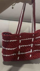 愿光的力量穿透，温暖如春の网紋肩包