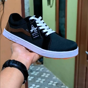 Sepatu Pria Keren Sneakers Casual Cowok Aldhis Hitam Black buat Gaya dan Kerja