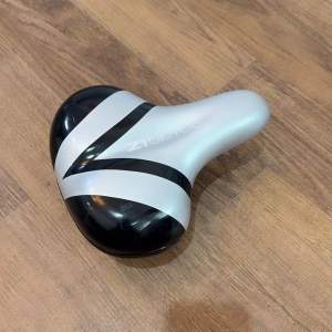 (STREET B-1000) Sadel Jok Saddle Tempat Duduk Sadle Empuk Nyaman Sepeda Mini City Bike Touring