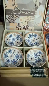 Mangkok dan Sumpit Isi 4 Pcs: Set Makanan Mudah Bawa