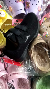 SEPATU ANDO HITAM UKURAN 32-36 PEREKAT