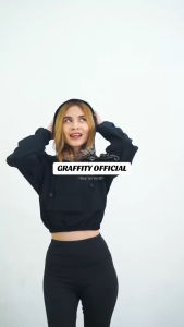 Jaket Crop Hoodie Graffiti - Warna Merah Anggur/Hitam/Abu Tua/Putih Pucat Bahan Kapas untuk Olahraga Zumba Wanita