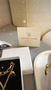 Only You Ring แหวน ส่งมอบของขวัญ เพื่อคนพิเศษ  ทางเรา มีบริการห่อของขวัญให้ฟรี สามารถแจ้ง ข้อความที่ต้องการเขียนในการ์ดได้  ทุกขั้นตอน เราใส่ใจ  เพื่อให้คนที่รับ ประทับใจที่สุด เพราะคุณ คือคนสำคัญสำหรับเรา