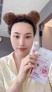 玫瑰精华胶原填充软膜 (5盒50条) Rose Essence Collagen Filling Mask皮肤缺水暗黄松弛的姐妹试试这个#玫瑰精华胶原补水软膜🌈，细腻光滑提亮肤色，真的很不错，拍下发5盒#提亮肤色改善暗沉 #补水保湿✨✨