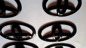Emblem Toyota Model Tempel Warna Hitam Glossy