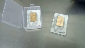 box tempat simpan emas antam - kotak plastik ATM klik BCA token Mandiri kartu nama kartu kredut benang jarum baut gearset serba guna