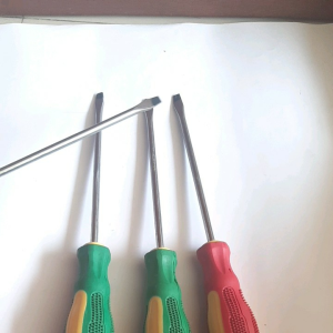 Obeng - Obeng Min Gagang Karet 5 Inchi Ujung Magnet Body Besar - Obeng Minus Gagang Karet