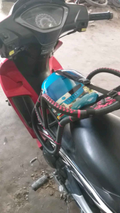 Kursi Tempat dudukan buat motor Bebek bergigi Boncengan Anak yang terbuat dari bahan rotan fullanyaman lengkap satu set sabuk pengaman