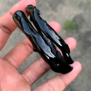 Gelang Akar Hitam Bahar: Aksesoris Pria Gaya Kasual