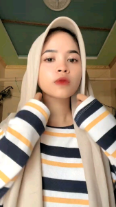 Segiempat Paris jadul / Varisha / Redrose / Azara / Kerudung Segiempat Paris Katun