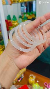 Vòng tay đá Mã Não Trắng bản đủa 6li mang phong cách trẻ trung xinh xắn cho Nữ.