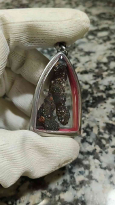 King of Kings Leklai Pendant 王中王力泥吊坠 Leklai Amulet 马来西亚力泥 100% Natural Leklai Malaysia