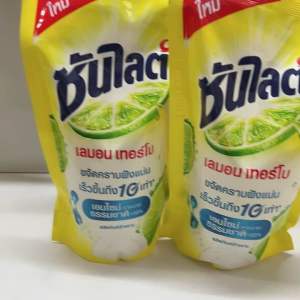 น้ำยาล้างจาน เทอร์โบ 1ถุง 500ml สำหรับการจัดคราบผังแน่น ซันไลต์ เลมอน