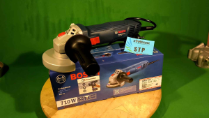 MESIN GERINDA ANGLE GRINDER GWS 700 BOSCH 4" 710watt