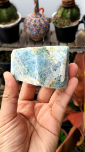 🌊 อความารีน ก้อนดิบ ทรงสวย เนื้อสีฟ้าสวยธรรมชาติ วางประดับบ้านสวยๆ / 427 กรัม  ( Blue Aquamarine )