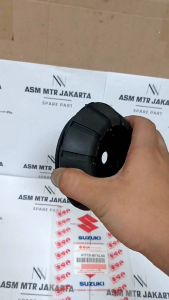 SUPPORT SHOCK KARET SUPPORT DEPAN SUZUKI ERTIGA XOVER SX4 MOBIL ORIGINAL