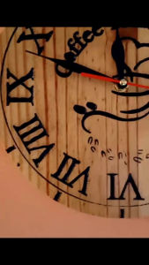 jam dinding kayu jati Belanda