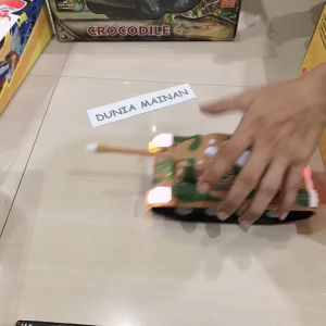 Mainan Mobil Tank Baja Jalan Anak