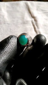 Cincin Perak Batu Bacan: Desain Elegan & Aksesoris Pernikahan