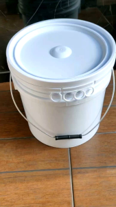 industrial pail with handle and cover. 20L 16L 10L and 4L