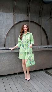 ชุดเซ็ทขาสั้น​พร้อมกระเป๋า (Set=shirt+shorts+bag) ผ้าลินินเกรดพรีเมี่ยม  เนื้อผ้าดี งานดีเทลปักลายทั้งตัวสวยมากค่ะ อลังการสุดๆ แต่งขอบตัวผ้าลูกไม้ที่เเขน กางเกงมีซับในและกระเป๋าซ่อน ชุดสวยผ้าดีใส่สบาย เหมาะกับอากาศบ้านเรามากๆค่ะ  **มาพร้อมกระเป๋าปักทั้งชิ