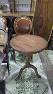Bàn gỗ tròn cổ điển 3 chân - Bàn deco chụp hình thanh lý