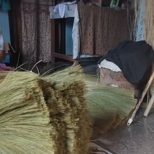 Sapu lantai / Sapu Tamiang asli 100%  Khas Naringgul Cianjur (1 bh)