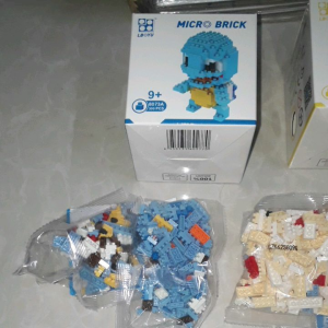 Lắp ráp 1 mô hình Pokemon_Bảo bối thần kì có nhiều chi tiết bằng nhựa rất đẹp