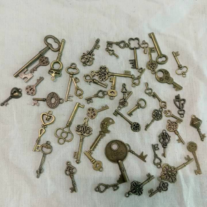 Set 50 chìa khoá mini charm key làm phụ kiện trang trí DIY độc đáo