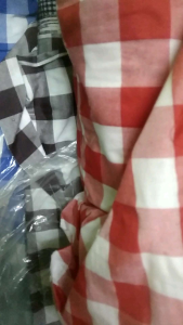 Kain Motif Kotak-Kotak Seperti Catur di Permeter