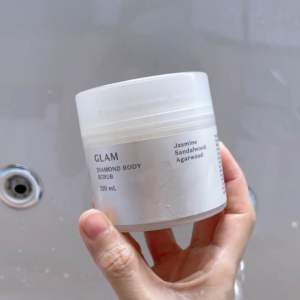 GLAM Diamond Body Scrub 120ml บอดี้สครับ สครับเพชร ขัดผิวเรียบเนียน กระจ่างใส ผิวเปล่งประกาย หอมแพง | Beyond Ordinary