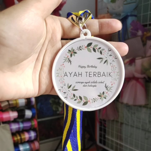 Medali Bisa Request isi Tulisan / Medali Juara / medali Penghargaan / Medali Wisuda / Medali Agustusan