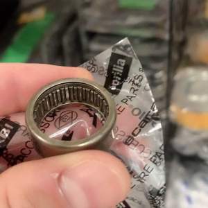 Miễn phí vận chuyển - Bạc trục càng trước Bạc giọ gà ( 2212 ) Vespa Lx Vespa sprint Primavera… ( chính hãng )