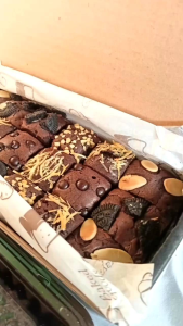 Fudgy Brownies Panggang ukuran 20x10 tanpa sekat/Fudgy Brownies Shiny Crust