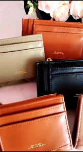 Dompet Kulit Velvet: Desain Minimalis & Multifungsi