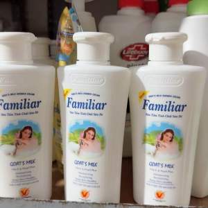 Sữa tắm trắng Familiar tinh chất sữa dê 1000ml ( chai lớn tiết kiệm)