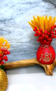 Bình hoa túi tiền bằng nhựa màu đỏ màu vàng cắm lúa đông đào chưng tết