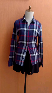 atasan kemeja wanita biru tua navy kotak putih merah TAEL cewek M lengan panjang kerja kuliah